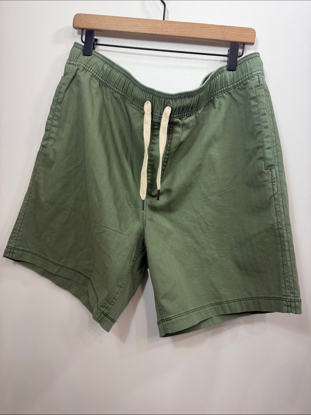 Rails Men’s Cruz spring olive pull on  shorts size XL.